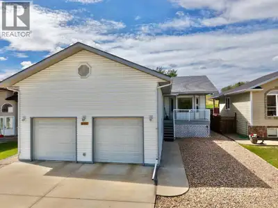 Bright, Spacious & Backing Onto Green Space — A Family Home That Truly Delivers! Welcome to this bea...