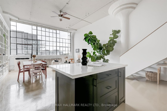 East End Industrial NYC Style Hard Loft in Condos for Sale in City of Toronto - Image 3
