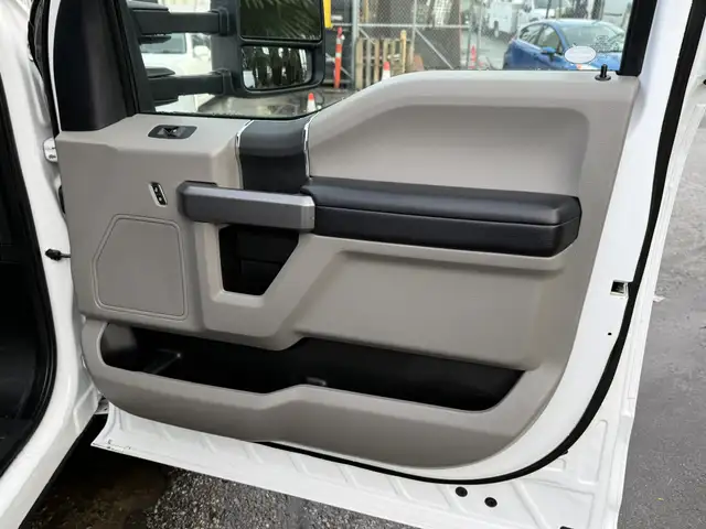 2017 Ford F-450 Super Duty XL 4x4 Crew Cab 9 Foot Dump Truck in Heavy Trucks in Regina - Image 34