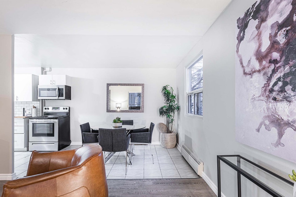 Two Bedroom Apartment Downtown London + New Fitness Room! 4