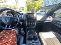 Price includes $1,000 finance credit. Price does not include fees or taxes. Experience the 2019 Dodg... (image 6)