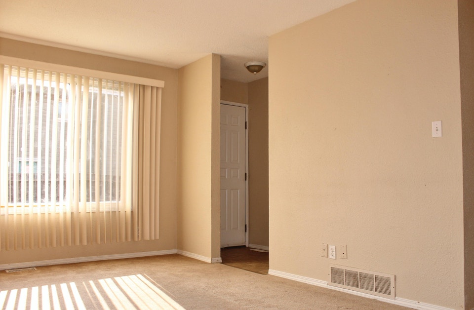 Willowbrook Townhomes - 2 Bedroom 1 Bath Townhouse Apartment for 4