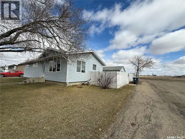 30 West ROAD Kindersley, Saskatchewan in Houses for Sale in Saskatoon - Image 3