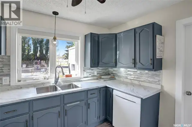 704 Leeville DRIVE Assiniboia, Saskatchewan in Houses for Sale in Moose Jaw - Image 9