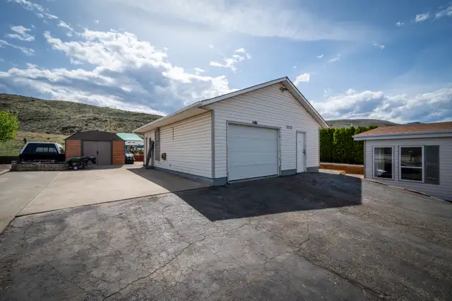 Family Home in Savona - With Detached Shop! in Houses for Sale in Kamloops - Image 9