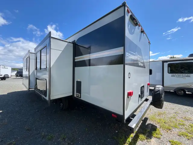 2026 Forest River VIBE EXTREME LITE in Travel Trailers & Campers in Terrace - Image 4