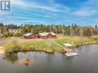 Welcome to an exceptional 6.96 acre property, ideally located just minutes from downtown Charlotteto...