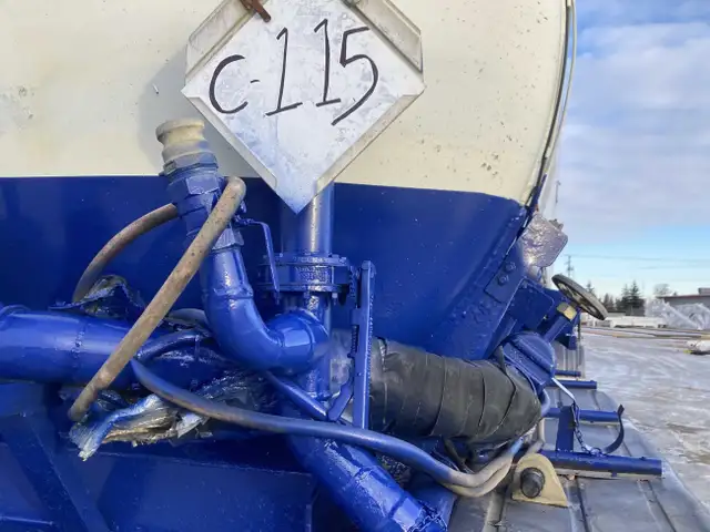 1999 Advance 27,000 Liter Quad axle Crude Oil Tanker Trailer in Heavy Equipment in Delta/Surrey/Langley - Image 14