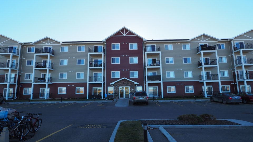 1 Bedroom - Lacombe - $699 Security Deposit - October 1
