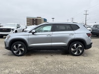 AMVIC Licensed Dealer * Heated Front Seats * Heated Steering Wheel * Rear Vision Camera * Wireless C... (image 4)