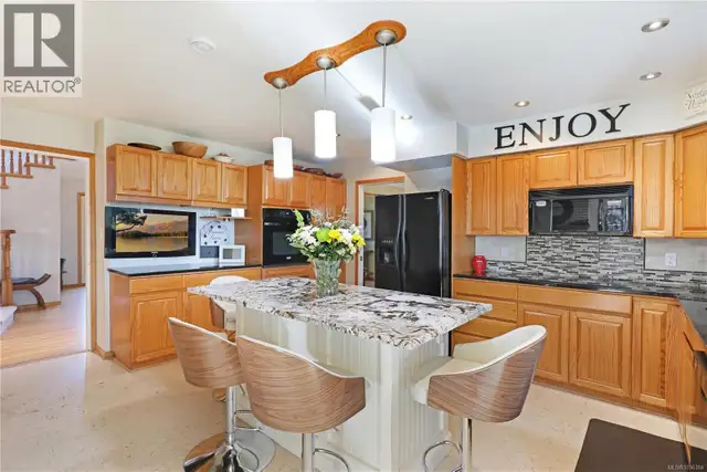 2371 Steelhead Rd Campbell River, British Columbia in Houses for Sale in Campbell River - Image 9