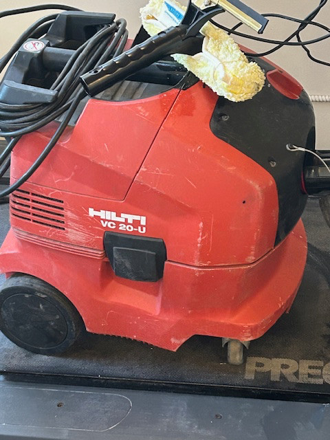 HILTI VC20U Wet/Dry Vac Professional Commercial Vacuum Extractor in Other in St. Albert
