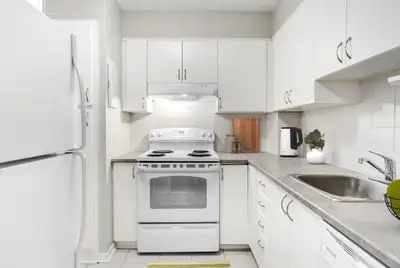 5500 Borden Avenue - Le Monteverdi Apartment for Rent