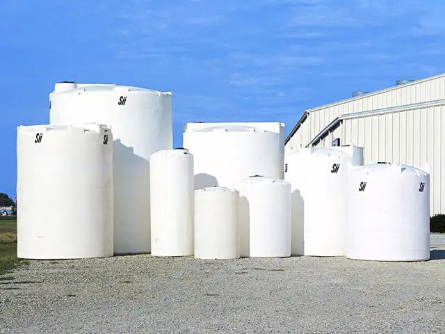 Vertical Polyethylene Tanks - From 26L up to 45000L dans Conteneurs d’entreposage  à Ville de Montréal - Image 3