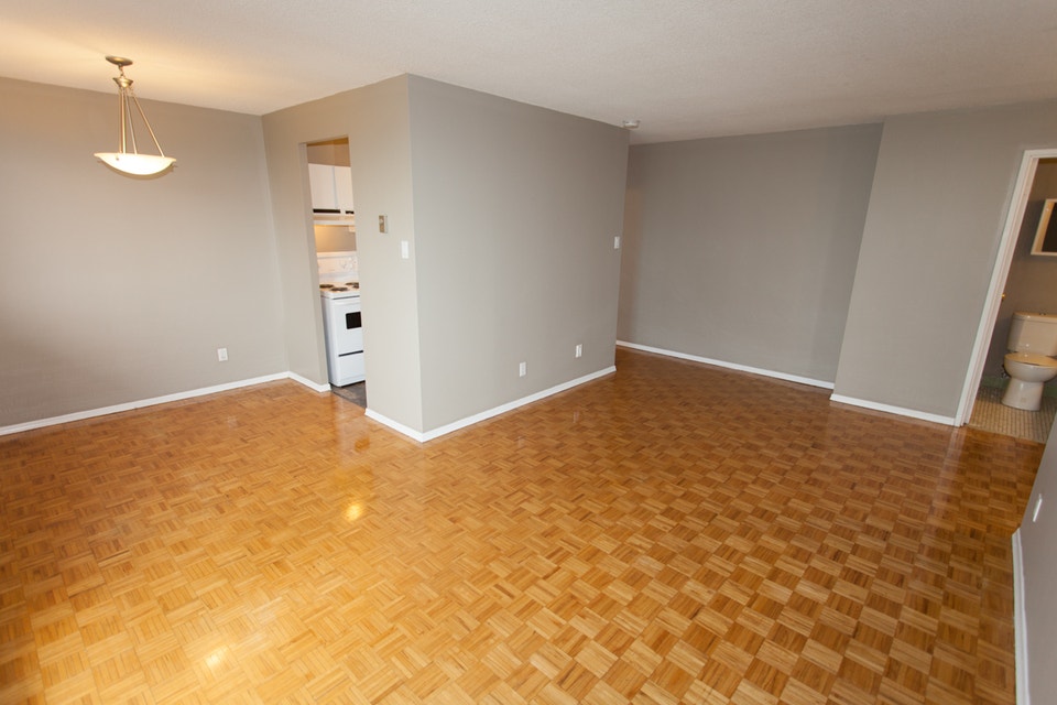 2 Bed 1 Bath, Close to Algonquin 5