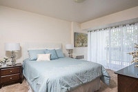 Located on a quiet stretch of Bronson Avenue in downtown Ottawa, The Juliana offers luxury, condo-st... (image 6)