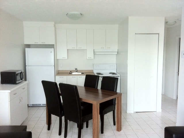 3 1/2 SECTEUR CARREFOUR DE L`ESTRIE HYDRO INCLUS 3