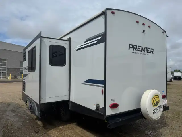 2022 KEYSTONE BULLET 23 RBPR in Travel Trailers & Campers in St. Albert - Image 3