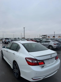 2017 Honda Accord – Backup Camera | Side Mirror Camera | Mileage: 210,776 km Automatic Transmission... (image 5)