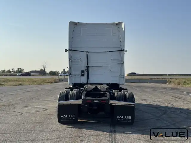2022 Volvo VNL760 D13 | 455HP | 2.79 RATIO | I-SHIFT in Heavy Trucks in Calgary - Image 8