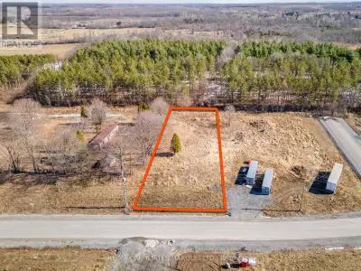 Nestled in the established and sought-after neighbourhood of Sapphire Hill, this spacious lot is loc...