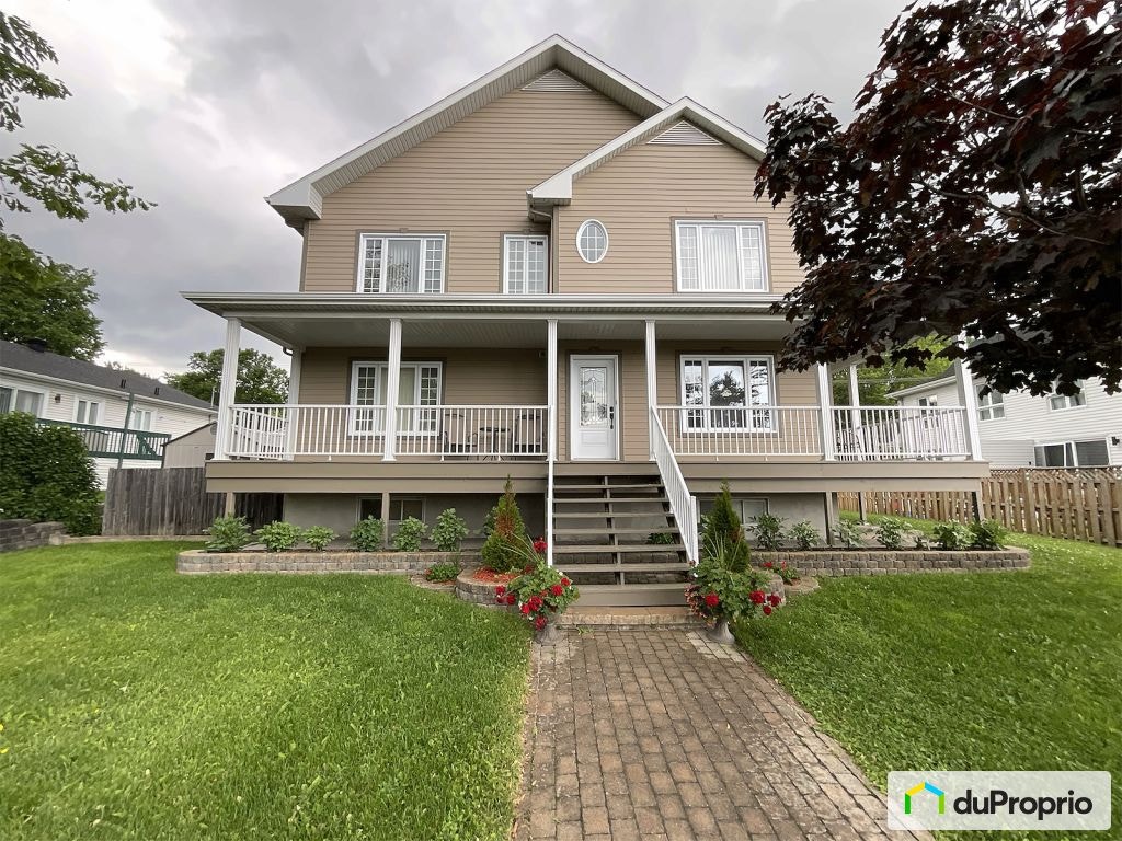 $825,000 - Duplex for sale in Neufchatel — photo 1