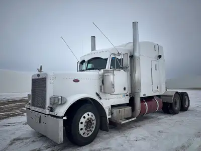 CAT C15 500HP, 13 spd tans, 40,000 lb rears w/3 way lockers. Dual chrome stacks. 11R22.5 on alum whl...