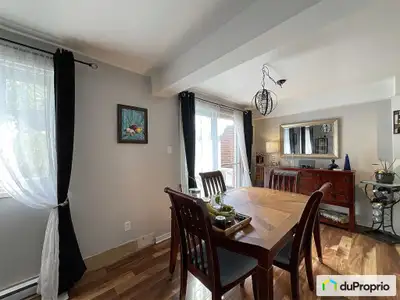 Condo Lumineux et spacieux à Beaconsfield. 3 chambres , 1 salle de bain complète. 1 salle d eau, 2 e...