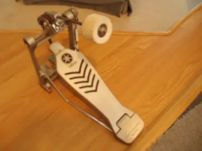 YAMAHA  BASS DRUM PEDAL --  LIKE  NEW, View more