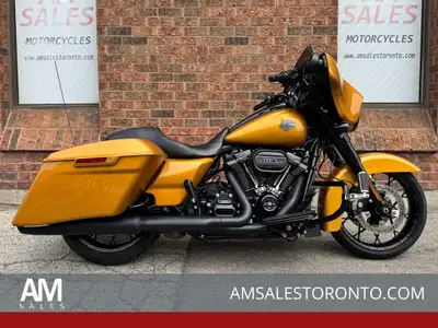 Canadian 2023 HD Street Glide Special with ONLY 8,500 KM, highway pegs, Willy G heated grips, 114ci...
