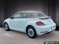 2018 Volkswagen Beetle Convertible La Volkswagen Beetle décapotable 2018 est une voiture emblématiqu... (image 2)
