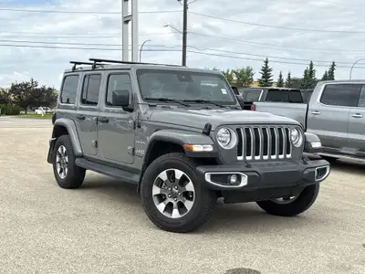 AMVIC Licensed Dealer * Remote Start * Keyless Entry * Alpine Audio System * Leather-faced Bucket Se...