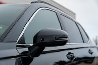 Tires - Rear Performance,Power Steering,Sun/Moonroof,Aluminum Wheels,4-Wheel Disc Brakes,Generic Sun... (image 4)