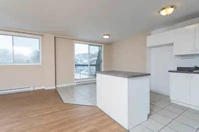 Découvrez notre 5 1/2 à louer à Sherbrooke, un endroit parfait pour une vie animée et dynamique au c...