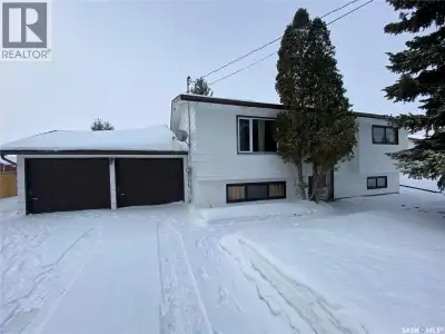 310 Allan Ave offers you incredible value in this 1110 sq ft bi level home. Not only does the proper...