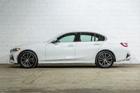 *English below* *Français:* Cette élégante BMW 330i xDrive 2022, provenant d'un seul propriétaire ay... (image 3)