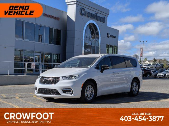 2025 Chrysler Pacifica Select - Adaptive Cruise Control - 360 in Cars & Trucks in Calgary
