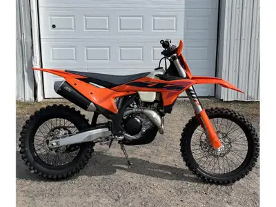 2025 KTM 450 XC-F KTM 450 XC-F 2025 Les photos peuvent être à titre indicatif et sans inscription. L...