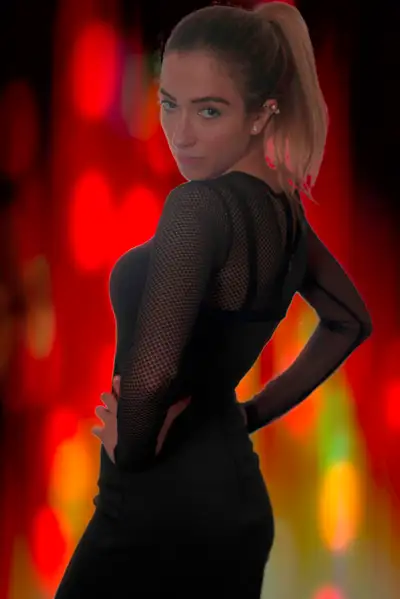 Female model wanted for several art projects. One project is the creation of old style Hollywood por...