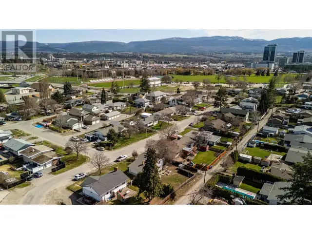 1388 Cherry Crescent W Kelowna, British Columbia in Houses for Sale in Penticton - Image 5