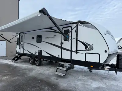 2020 Open Range Ultralight by Highland Ridge model 2602RL rear living travel trailer in excellent co...