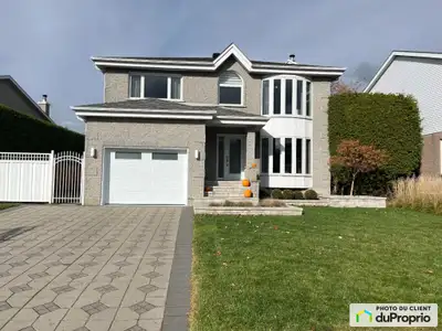 Découvrez une oasis de tranquillité et de confort moderne dans cette résidence nichée dans un rond-p...