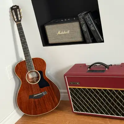 Taylor 522e 12-Fret Acoustic Guitar, Hardshell Case, View more