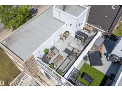 Unique 1,305 sqft half duplex in the sought after community of Grovenor! This 3 bedroom, 2.5 bathroo...