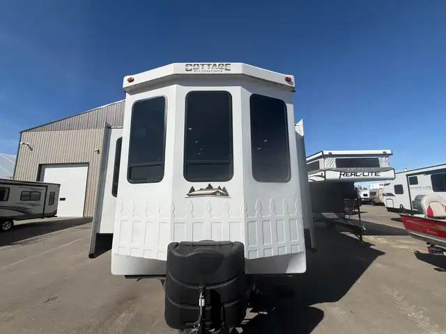 2022 Forest River Cedar Creek Cottage 40CDL in Travel Trailers & Campers in St. Albert - Image 9