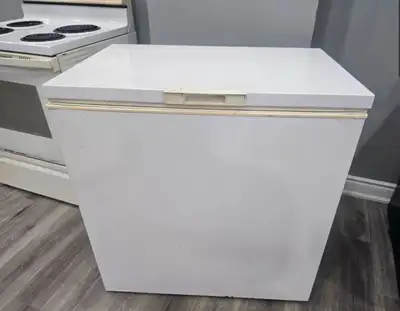 Fully working clean condition washer dryer Top of the line brand Nothing broken or missing pieces Ca...