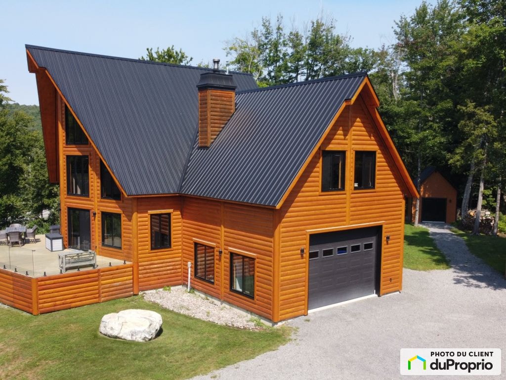 $990,000 - 1 1/2 Storey for sale in St-Hippolyte — photo 1