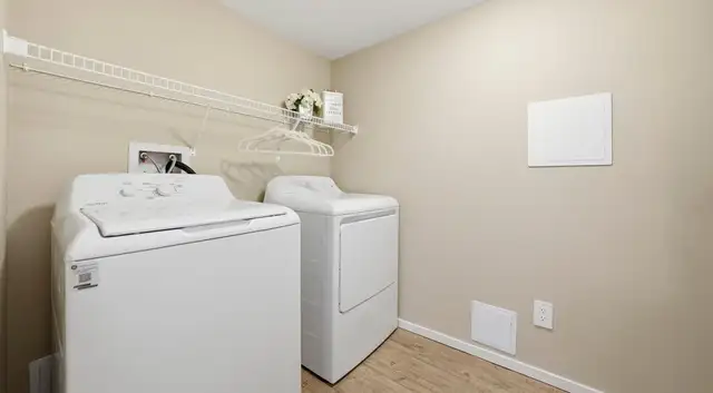 Pet-Friendly Three Bedroom Two Bath with In-suite Laundry for Re in Long Term Rentals in Saskatoon - Image 10