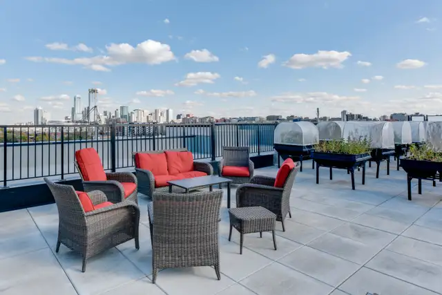 UNIQUE 1 BEDROOM LOFT STYLE APARTMENT IN OLIVER SQUARE63008315634307121