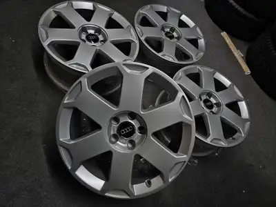 Mint set of original Audi S4 B6 wheels made by Ronal. 18x8 Offset: 45 Bolt pattern: 5x112 Centerbore...